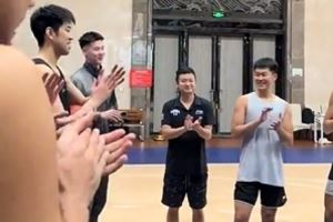 郭昊文现身同曦:看到大家很开心 很高兴能回归这个家庭