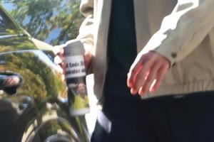 图片报:胡梅尔斯水瓶贴着一条新闻,写着“20多岁我想结婚生子”