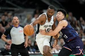  打得可以！刘颜诚5中2拿到5分3板1助