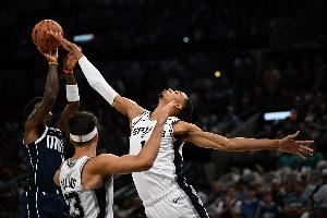  东契奇：全明星1V1决赛可能是文班VS欧文 但想在文班头上得分太难